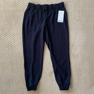 Lululemon NWT On the Fly Jogger - Black/Size 10